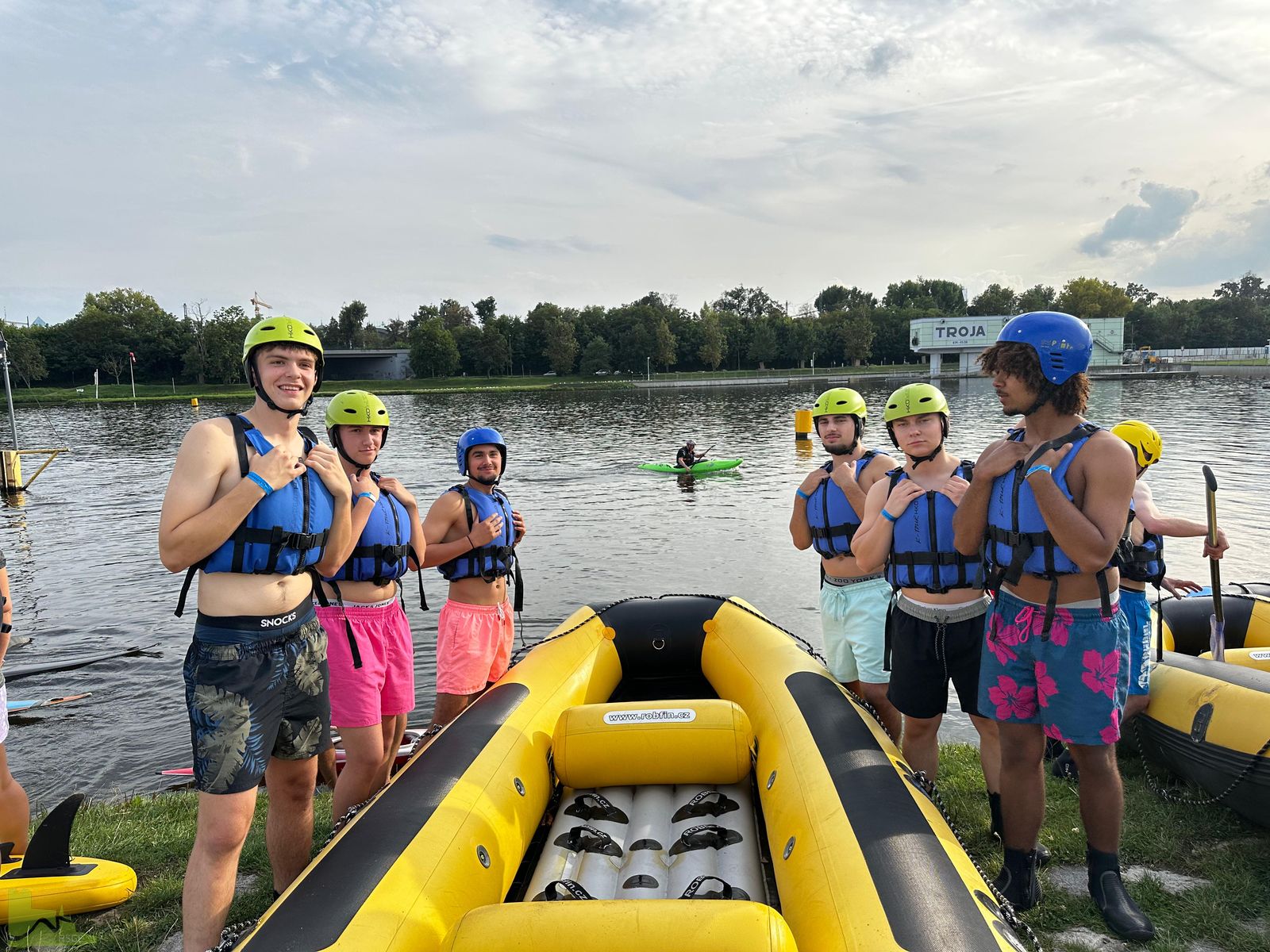 Studienfahrten der Leistungskurse: Zwischen Alpenpanorama und Moldau-Rafting